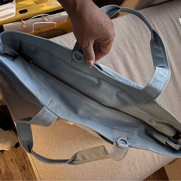 NEW Gap x Beis Travel Tote - Picture 7 of 7